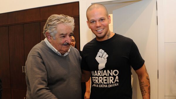 José Mujica y René Pérez en 2012, cuando el músico lo visitó en la sede de Gobierno de Uruguay - Sputnik Mundo