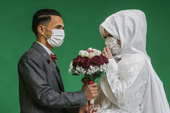 El amor en los tiempos del COVID-19: así son las bodas en medio a la pandemia

 - Sputnik Mundo