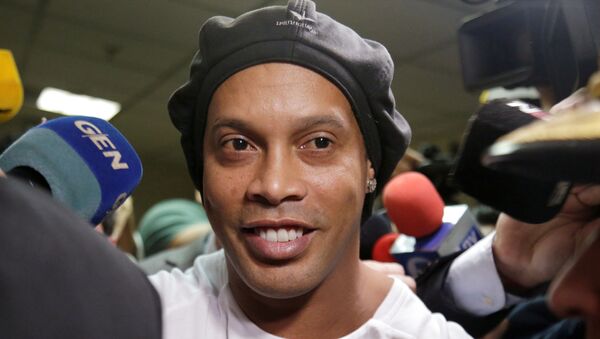  Ronaldinho, exfutbolista brasileño - Sputnik Mundo