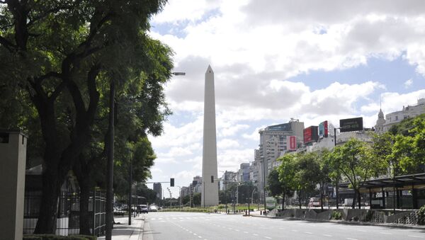 La Avenida 9 de Julio con el Obelisco al frente en Buenos Aires durante el brote del coronavirus en Argentina - Sputnik Mundo