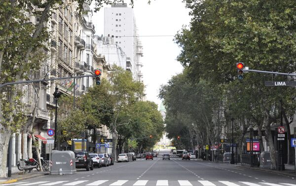 Avenida de Mayo con el Congreso al fondo en Buenos Aires durante el brote del coronavirus en Argentina - Sputnik Mundo