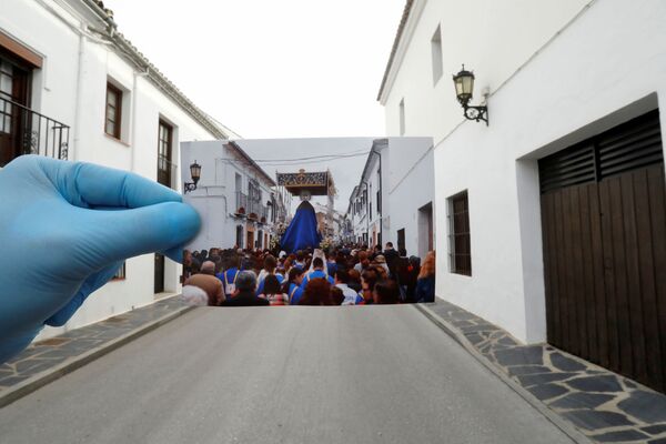 La fiesta se queda en fotos: cómo el virus afectó a la Semana Santa en una ciudad española 

 - Sputnik Mundo