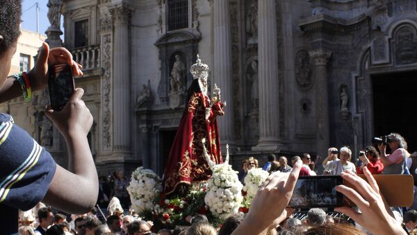 Procesión de la Virgen de la Fuensanta durante el Bando de la Huerta de 2014 en Murcia - Sputnik Mundo