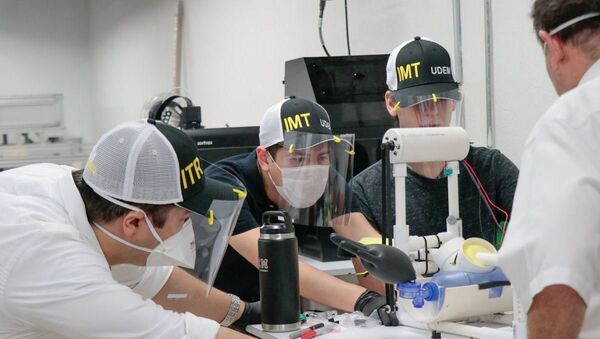 Los estudiantes de Ingeniería en Mecatrónica de la Universidad de Monterrey trabajan en el proyecto AMBUDEM-2020 - Sputnik Mundo