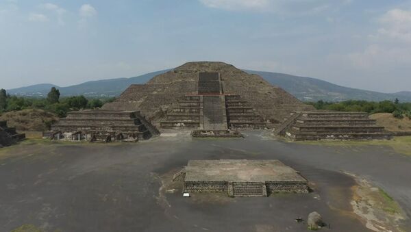 La grandeza de las pirámides de Teotihuacán completamente desiertas sin turistas - Sputnik Mundo