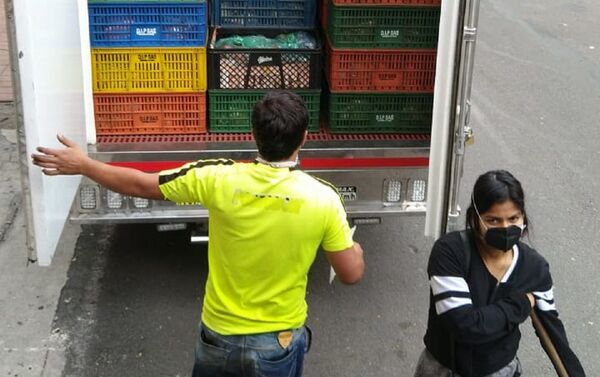 Entrega de alimentos en la localidad de Chapinero, Bogotá - Sputnik Mundo