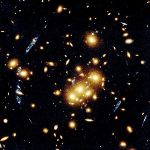 Cúmulo de Galaxias 0024+1654 Lente Gravitacional (1996) - Sputnik Mundo