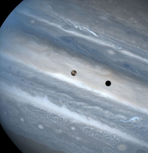 Júpiter y su luna Io (1999) - Sputnik Mundo