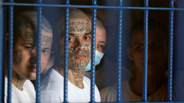 Pandilleros en una cárcel de El Salvador - Sputnik Mundo