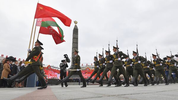 El desfile militar del Día de la Victoria en Minsk  - Sputnik Mundo