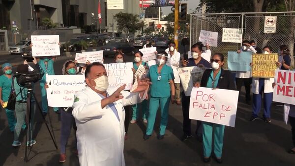 Los médicos peruanos protestan por la falta de equipos médicos - Sputnik Mundo