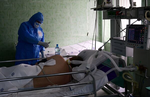 La lucha que no para: la sección anti-COVID-19 de un hospital  de Moscú desde dentro - Sputnik Mundo