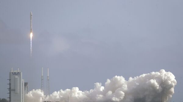 Lanzamiento del cohete portador Atlas V con el avión espacial X-37B - Sputnik Mundo