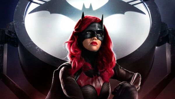 La actriz Ruby Rose en la serie 'Batwoman' - Sputnik Mundo
