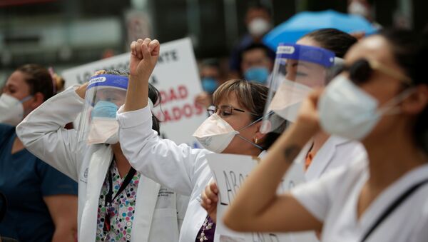 Protesta del personal médico de Hospital de la Mujer en Ciudad Juárez que atiende los pacientes de COVID-19 durante la pandemia - Sputnik Mundo