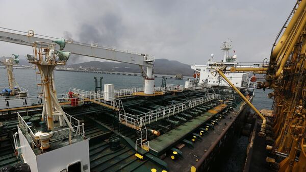 Un petrolero iraní anclado en Venezuela - Sputnik Mundo