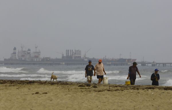 Llega a Venezuela el primero de los cinco buques petroleros enviados desde Irán

 - Sputnik Mundo