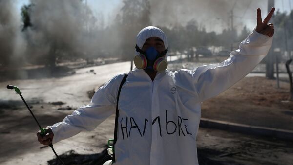 Protestas en Santiago durante el brote de coronavirus en Chile - Sputnik Mundo