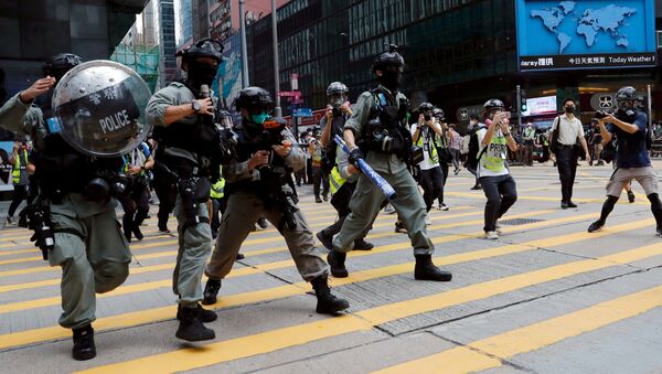 Protestas en Hong Kong antes del inicio del debate parlamentario sobre el himno nacional de China - Sputnik Mundo