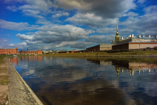 Вид на Петропавловскую крепость с набережной Кронверкского пролива в Санкт-Петербурге - Sputnik Mundo