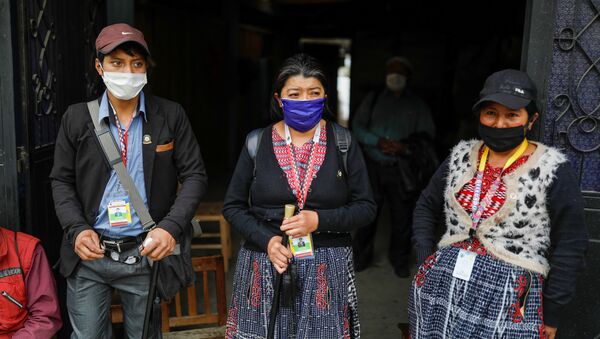 Unas personas con mascarillas durante el brote de coronavirus en Guatemala - Sputnik Mundo