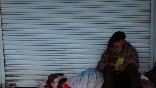 Una persona sin techo en Chile - Sputnik Mundo