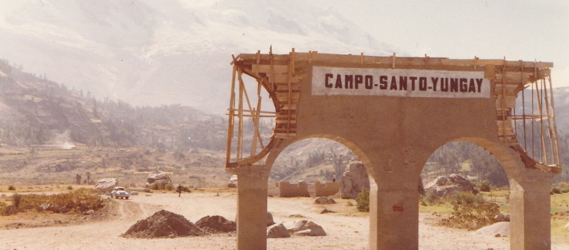 Ruinas del camposanto de la ciudad de Yungay, Perú, aplastada por un aluvión en 1970. - Sputnik Mundo, 1920, 30.05.2020