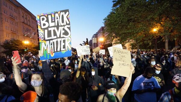 Las protestas y los disturbios desatados en Washington por la muerte del afroamericano George Floyd - Sputnik Mundo