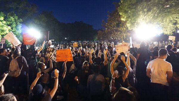 Las protestas y los disturbios desatados en Washington por la muerte del afroamericano George Floyd - Sputnik Mundo