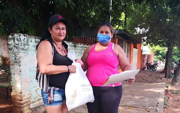 Reparto de canastas por trabajadoras sexuales de la RedTraSex en Paraguay - Sputnik Mundo