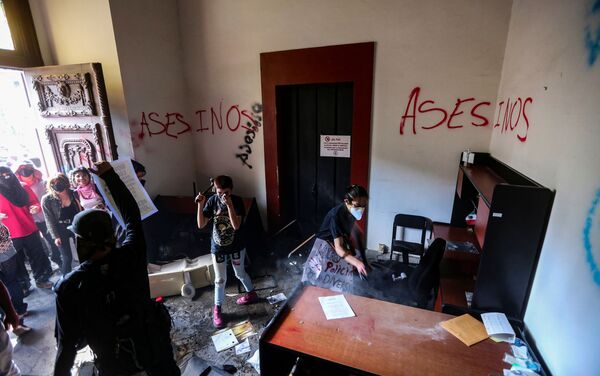 Protestas en Jalisco contra la violencia policial - Sputnik Mundo