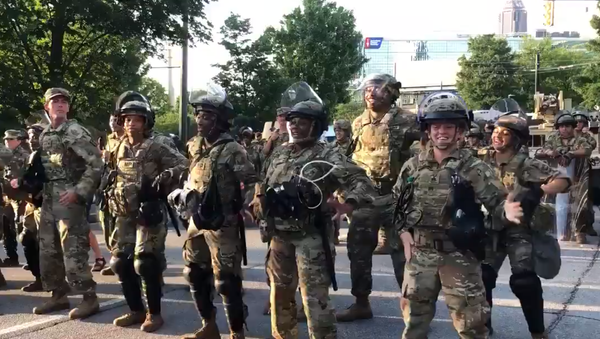 Soldados de EEUU bailan la 'Macarena' en Atlanta (Georgia) - Sputnik Mundo
