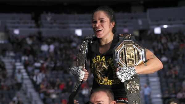 Amanda Nunes luchadora brasileña de peso pluma en la UFC - Sputnik Mundo