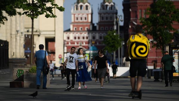 Los moscovitas salen a pasear - Sputnik Mundo