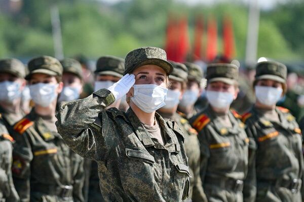 Así entrenan los militares para el Desfile de la Victoria en Rusia - Sputnik Mundo