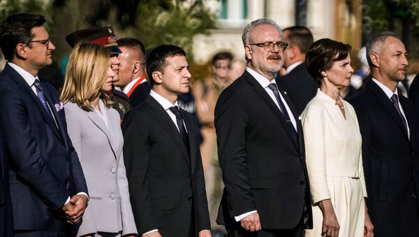 El presidente de Ucrania, Volodímir Zelenski, con su esposa Elena - Sputnik Mundo