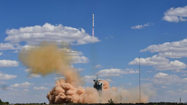 El cohete portador chino Larga Marcha-2D - Sputnik Mundo