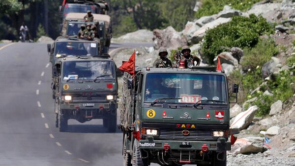 Vehículos militares indios en Cachemira - Sputnik Mundo