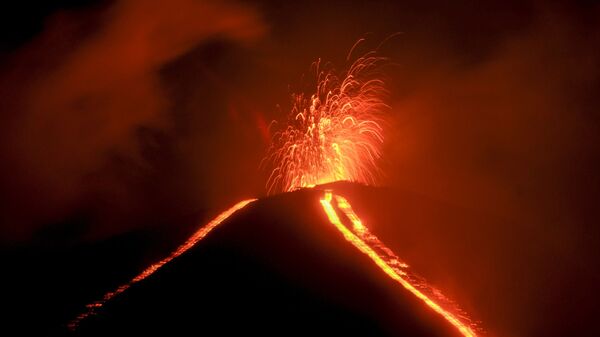 La erupción del volcán Pacaya, en Guatemala (archivo) - Sputnik Mundo