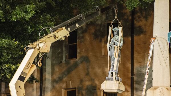 Estatua del confederada en Greenville, Carolina del Norte, EEUU - Sputnik Mundo