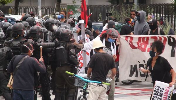 Protestan contra recortes presupuestarios y despidos en Ecuador - Sputnik Mundo