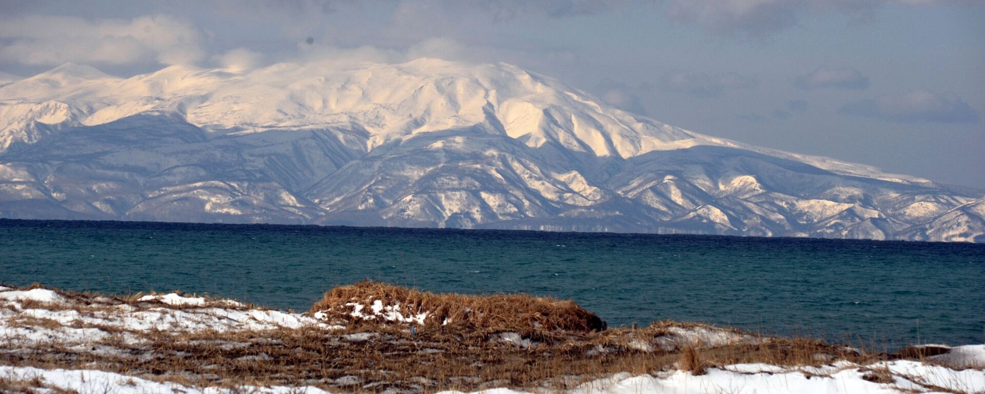 Vista a la isla de Hokkaido desde la isla de Kunashir - Sputnik Mundo, 1920, 03.03.2021