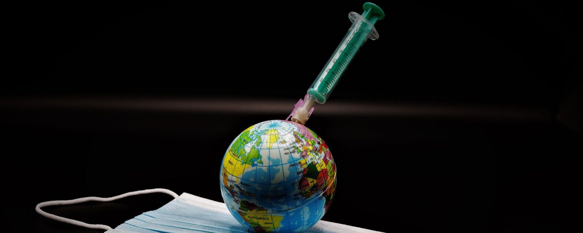 Un globo, una vacuna y una mascarilla durante el brote de coronavirus en el mundo - Sputnik Mundo, 1920, 10.03.2021