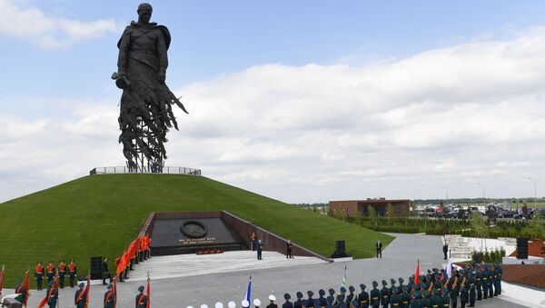 Los presidentes de Rusia y Bielorrusia, Vladímir Putin y Alexandr Lukashenko, inauguraron un monumento al soldado soviético cerca de la ciudad rusa de Rzhev - Sputnik Mundo