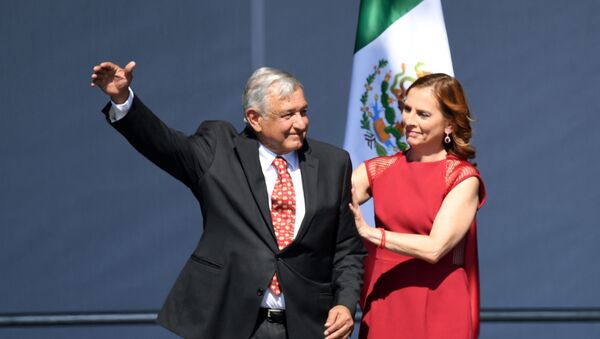 Beatriz Gutiérrez Müller con su esposo, el presidente de México, Andrés Manuel López Obrador - Sputnik Mundo