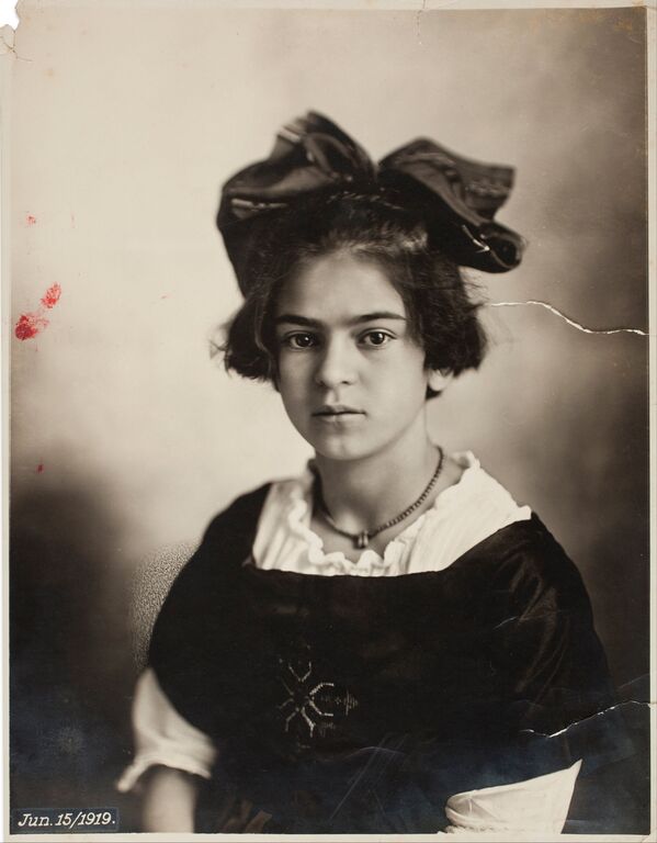 Frida Kahlo a los 11 años. - Sputnik Mundo