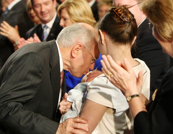 Los besos más efusivos entre políticos, en imágenes - Sputnik Mundo