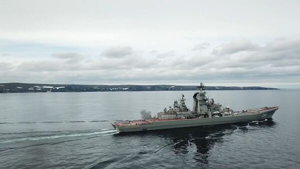 Cruceros rusos practican el tiro en el mar de Barents - Sputnik Mundo