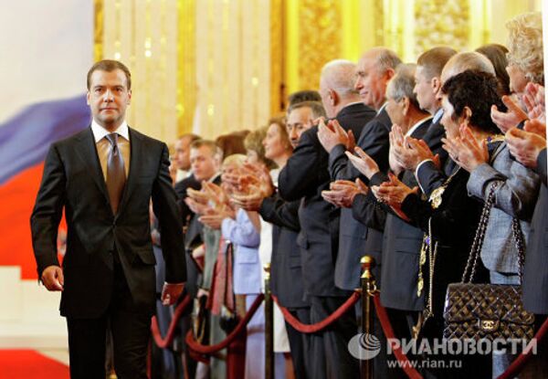 Medvédev entra a sus 45 años, la más elegante de las edades - Sputnik Mundo