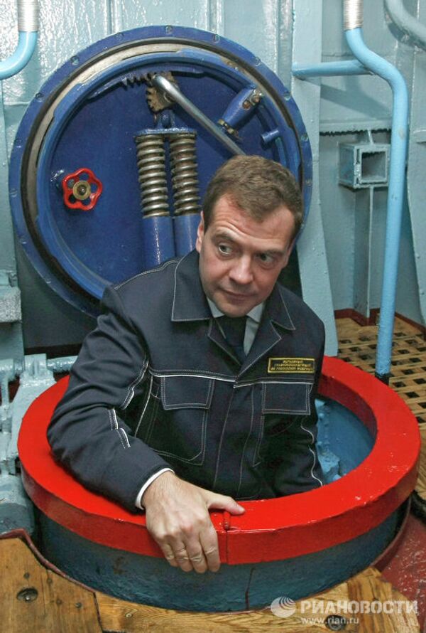 Medvédev entra a sus 45 años, la más elegante de las edades - Sputnik Mundo
